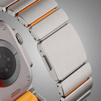 Bracelet Duetto acier & silicone sport titane & noir, vue de face 11 - Apple Watch | Clipz-it