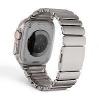 Bracelet Duetto acier & silicone sport titane & noir, vue de face 2 - Apple Watch | Clipz-it
