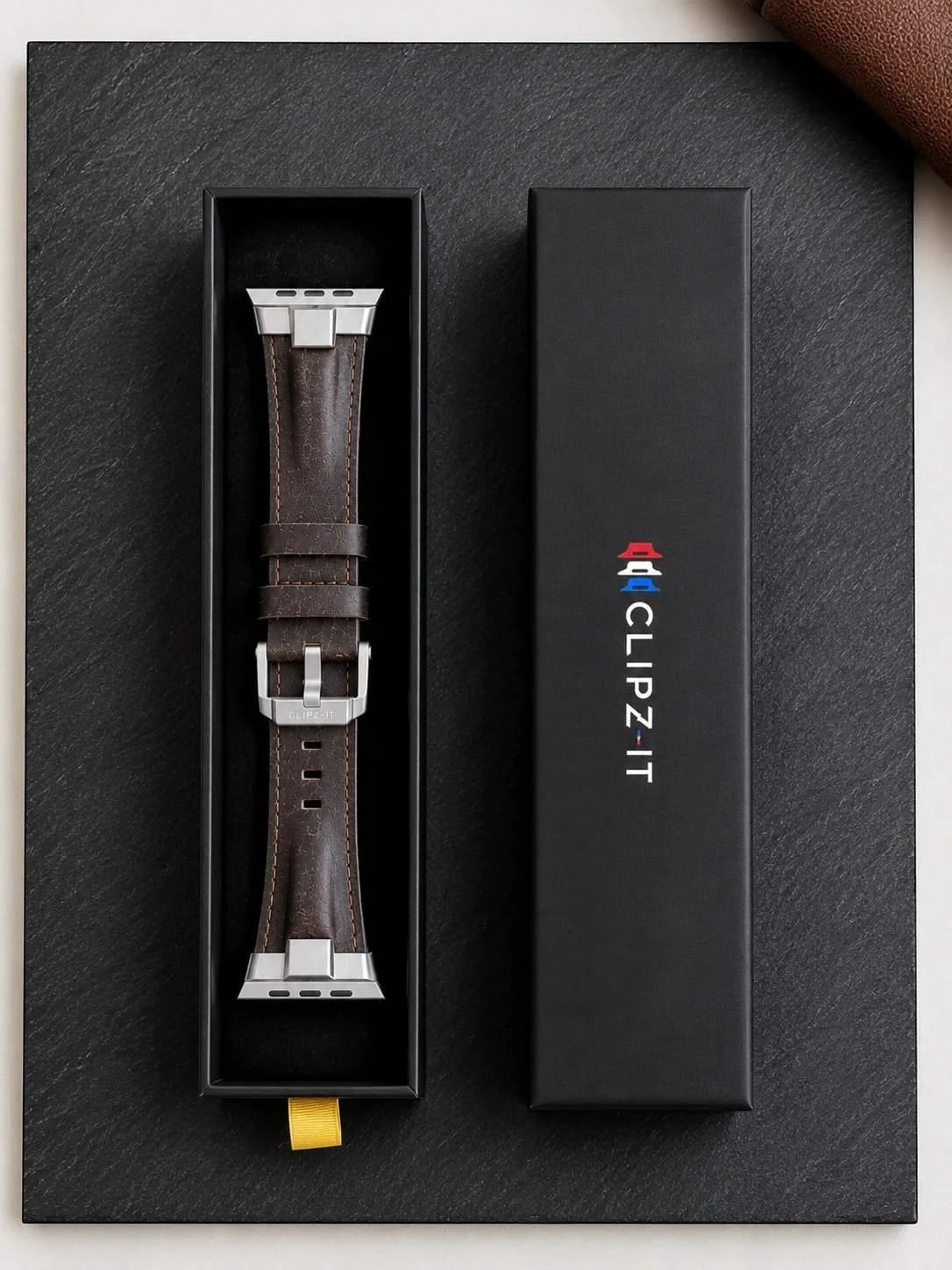 Bracelet Saga cuir & titane noir, vue 4 - Apple Watch | Clipz-it