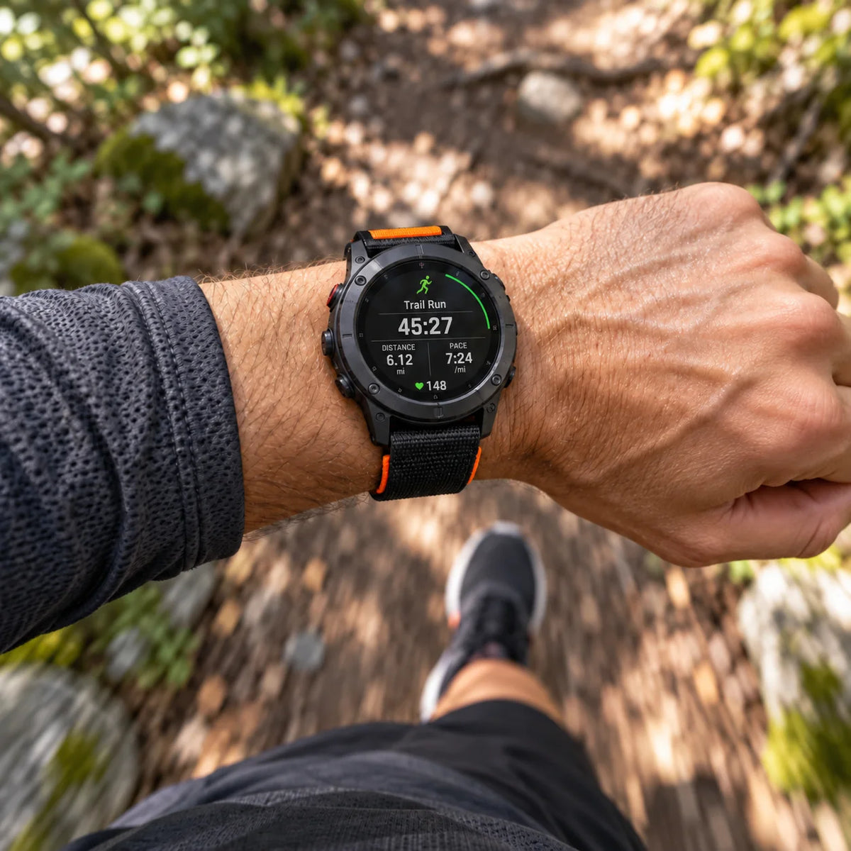 Coureur vue POV avec écran de montre Garmin allumé et bracelet Rugged noir Image